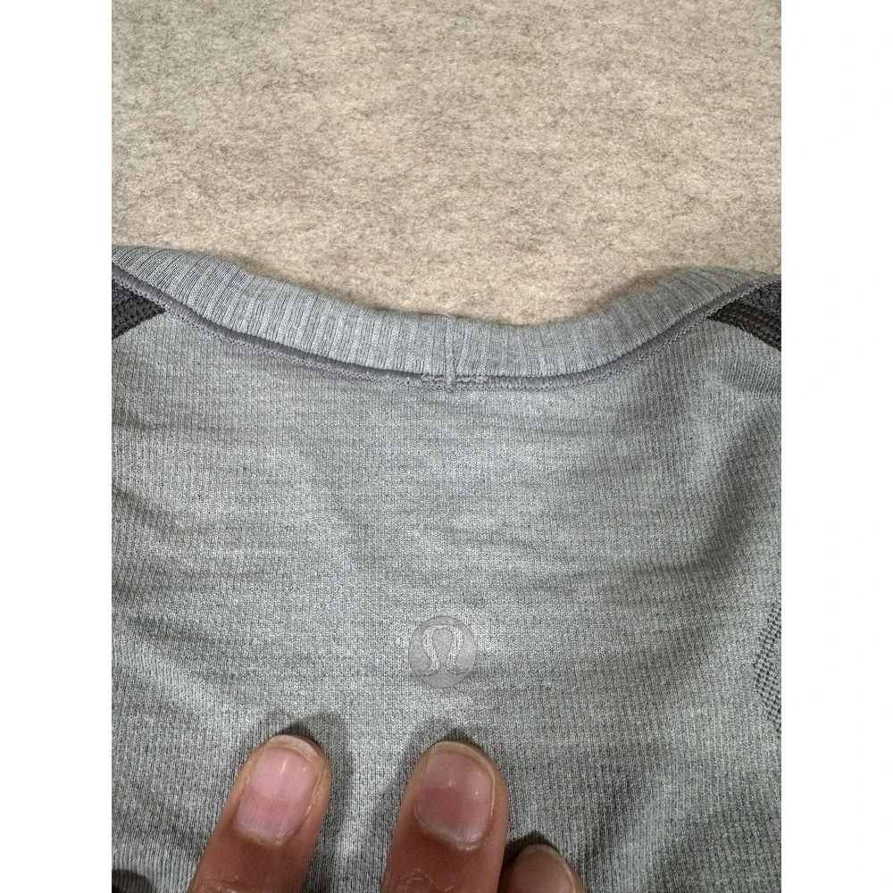 Lululemon Swiftly Tech Shirt Womens 10 Gray Floral Short Sleeve Yoga Athletic